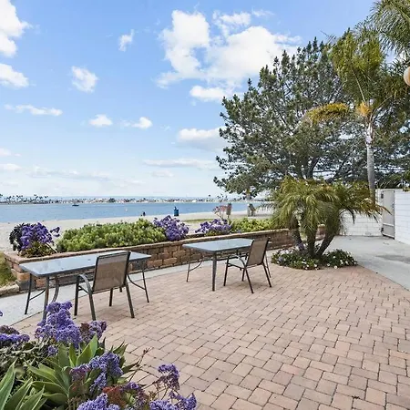 Bayside Villa -2Br Beachfront Free Parking